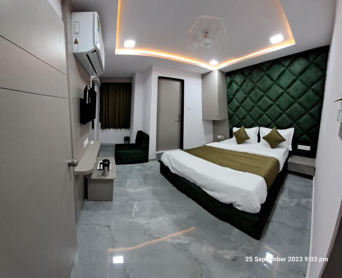 Hotel Kingdom Gandhinagar Exterior photo
